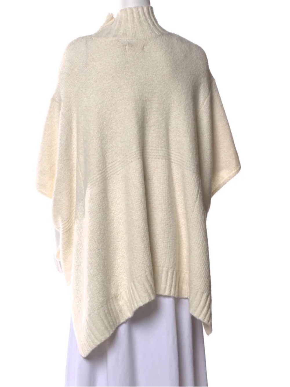 UGG $130 • 36” PTP • 2019 Cream Cable-Knit Poncho Sweater•  new with tags - Picture 8 of 10